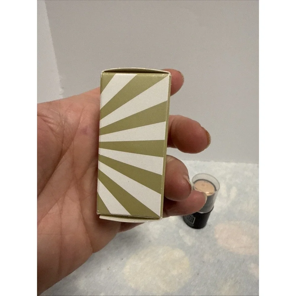 Mary Kay Glowing Finish Illuminating Stick Gold / OR 092076 Limited Edition 6H21